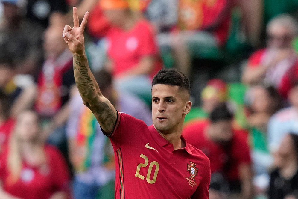 Barcelona Hidupkan Negosiasi Transfer Joao Cancelo