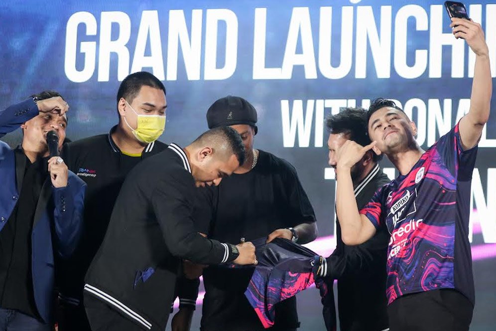 Video: Ronaldinho Meriahkan Peluncuran Jersey Baru RANS Nusantara FC Video: Ronaldinho Meriahkan Peluncuran Jersey Baru RANS Nusantara FC