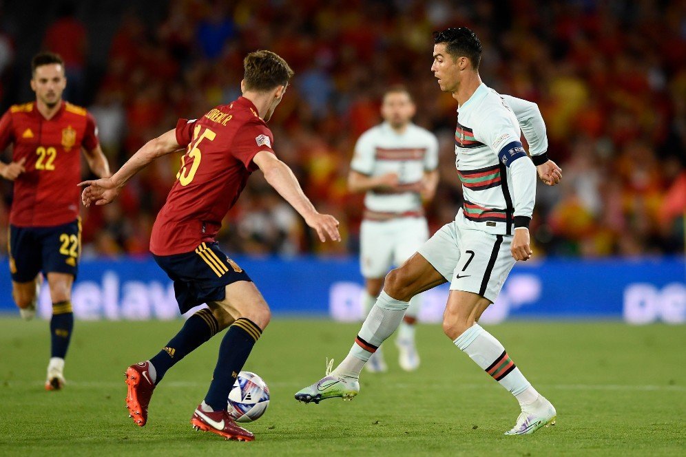 Ronaldo Tukar Jersey dengan Pau Torres, Pertanda Baik untuk Manchester United?