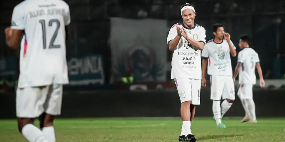 Javier Roca Enggan Tanggapi Tudingan Persik Main Kungfu pada Laga Kontra Ronaldinho