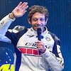 Unik! Valentino Rossi Dihadiahi Helm Terbesar di Dunia, Tribut dari Kota Pesaro