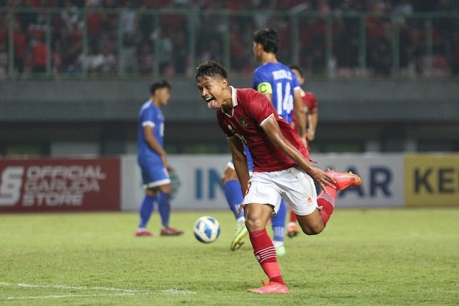 Selebrasi Alfriyanto Nico usai mencetak gol dalam laga Timnas Indonesia U-19 vs Filipina, Jumat (8/7/2022) (c) Bola.net/Bagaskara Lazuardi