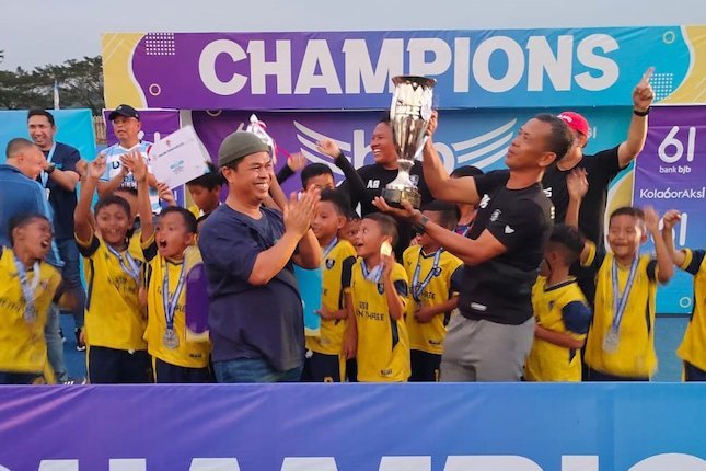 Tim Asal Bandung Dan Surabaya Juara Piala Gubernur Jabar 2022 - Bola.net