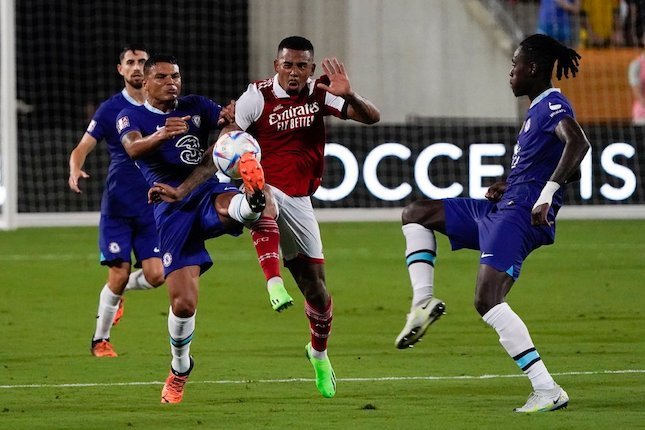 Aksi penyerang Arsenal Gabriel Jesus di laga melawan Chelsea pada ajang Florida Cup, Minggu (24/7/2022) pagi WIB. (c) AP Photo