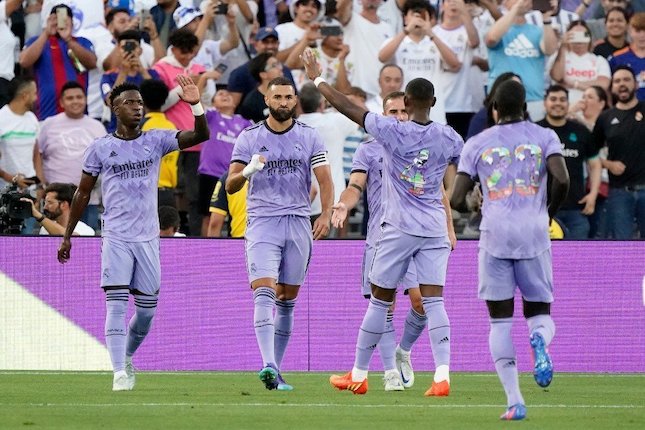 Skuad Real Madrid merayakan gol dalam laga versus Juventus, Minggu (31/7/2022) (c) AP Photo