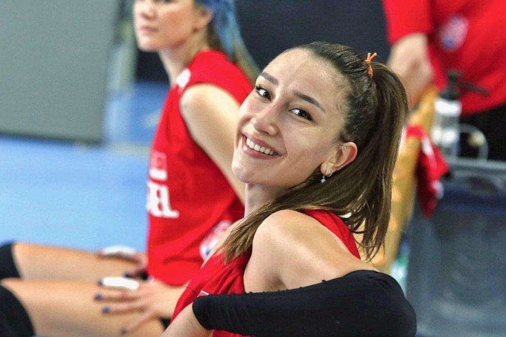 Pevoli Cantik Women's Volleyball Nations League 2022: Hande Baladin, Spiker Turki, Parasnya Bak Bidadari