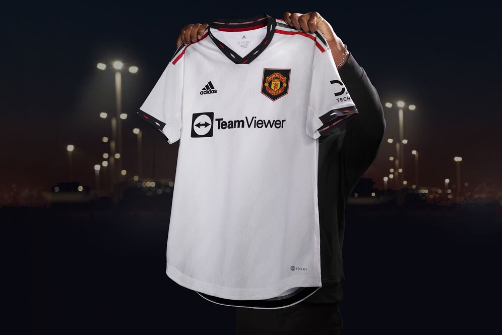 Elegan, Jersey Away Manchester United 2022/2023 Pakai Warna Putih Lagi!