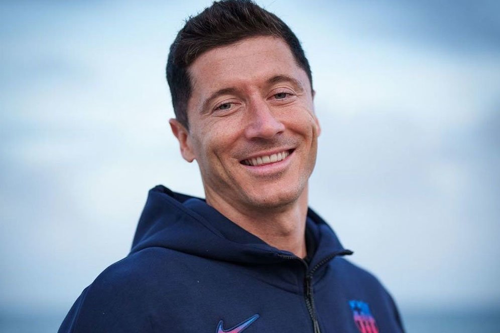 Robert Lewandowski Resmi Gabung Barcelona, Netizen: Kerasukan Apa Nih? Iri Bilang Bos!