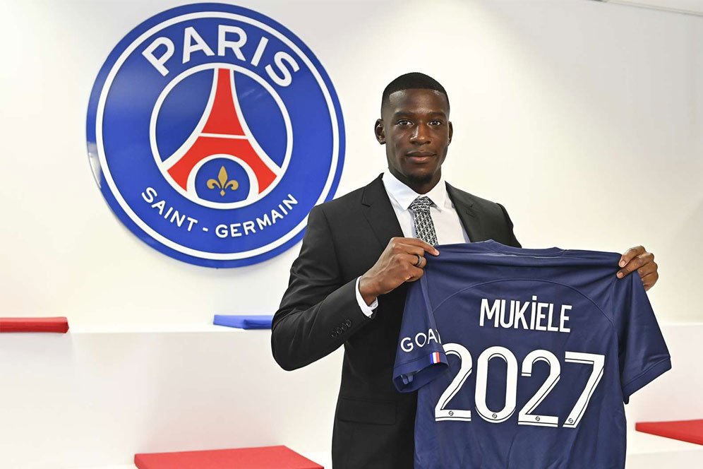 Resmi, Paris Saint-Germain Datangkan Target Manchester United dan Chelsea Nordi Mukiele