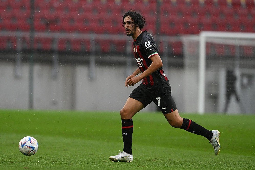 AC Milan Resmi Lepas Gelandangnya ke Klub Arab Saudi