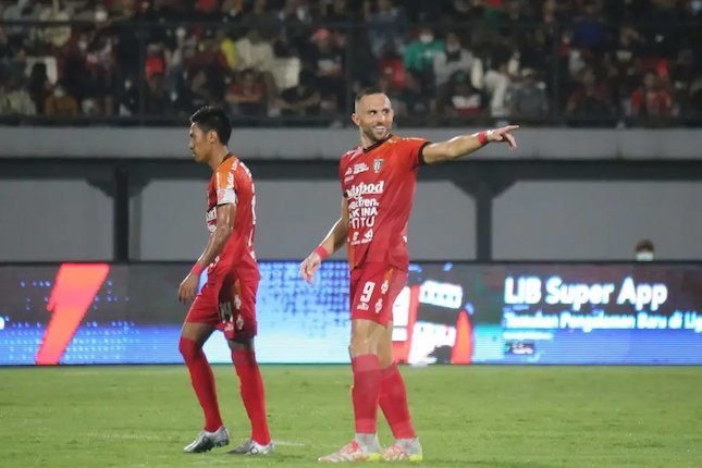Penyerang Bali United, Ilija Spasojevic (kanan) (c) Bola.com/Maheswara Putra