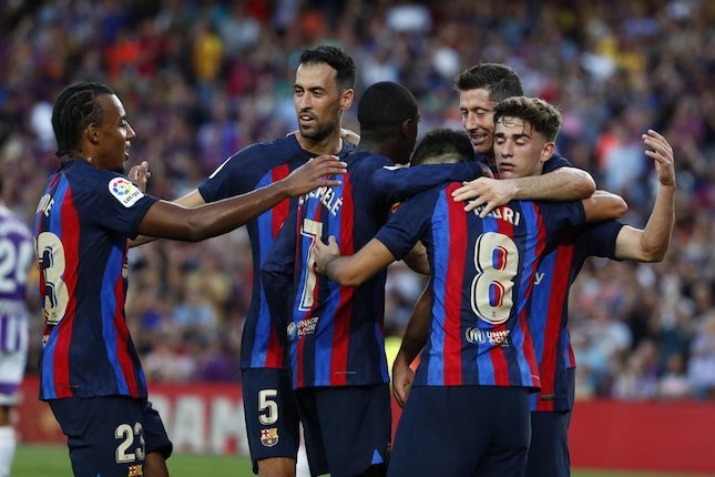 Para pemain Barcelona merayakan gol ke gawang Real Valladolid dalam lanjutan Liga Spanyol 2022/2023 pekan ke-3, Senin (29/8/2022) dini hari WIB. (c) AP Photo