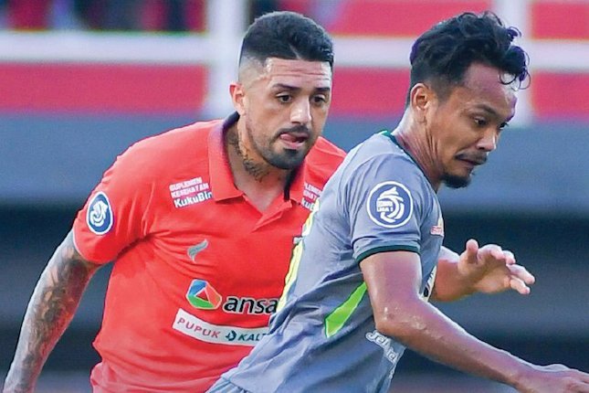 Duel Borneo FC vs Persebaya Surabaya di laga pekan kelima BRI Liga 1 2022/2023 di Stadion Segiri, Jumat (19/08/2022) dini hari WIB. (c) Bri Liga 1 Official Twitter