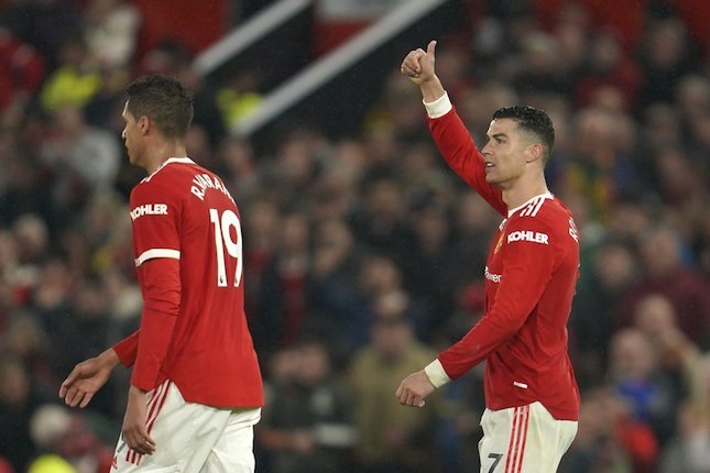 Cristiano Ronaldo dan Raphael Varane ketika membela Manchester United (c) AP Photo