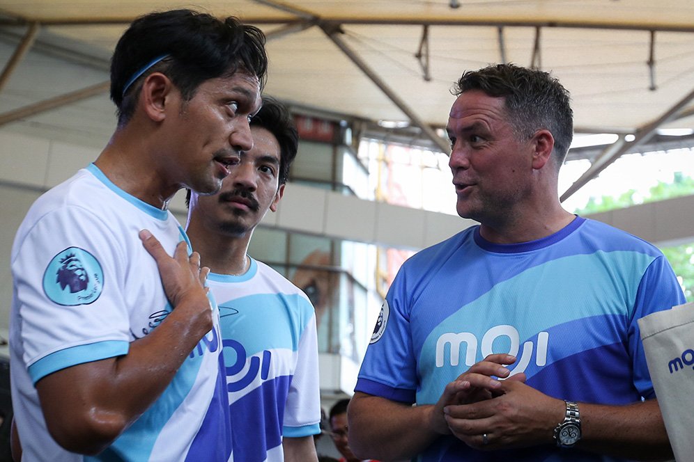 Seru! Meriahkan Launching MOJI, Michael Owen Jadi Pelatih Dadakan