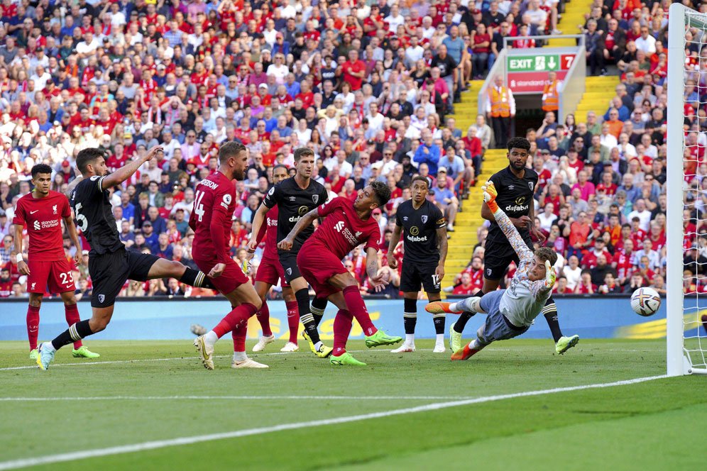 Menggila di Laga Liverpool vs Bournemouth, Firmino Disanjung Van Dijk: Kelas Dunia!