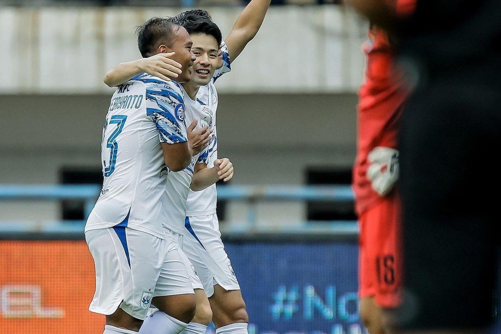 Mengapa Wasit Akhirnya Menganulir Gol Lemparan ke Dalam Alfeandra Dewangga di Laga Persib vs PSIS?