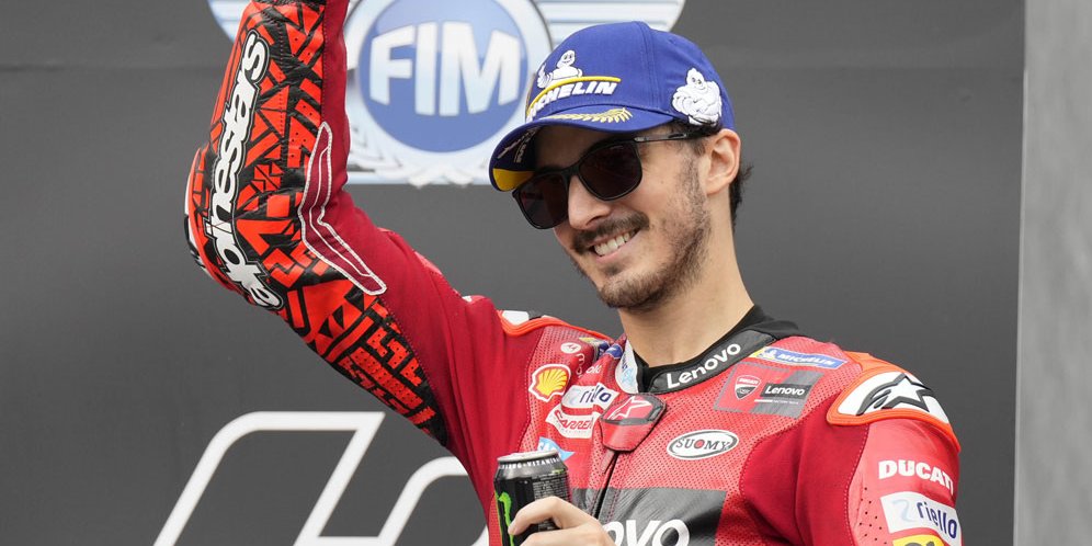 Samai Valentino Rossi, Pecco Bagnaia Jadi Pencetak Hattrick ke-6 di MotoGP