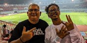 Mesra! Bung Ferry dan Herru Joko Duduk Bareng Nonton Timnas Indonesia di Pakansari