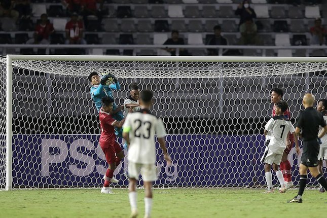 Persaingan Kiper dan Bek