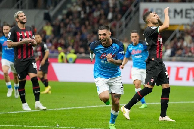 Selebrasi Matteo Politano dalam laga AC Milan vs Napoli, Senin (19/9/2022) (c) AP Photo