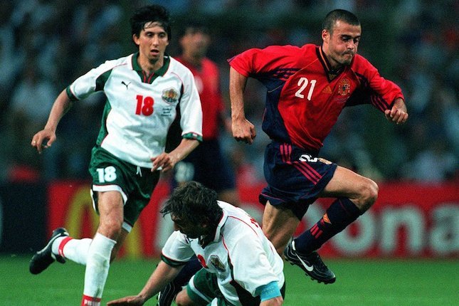 Aksi Luis Enrique (kanan) bersama Timnas Spanyol di Piala Dunia 1998 (c) FIFA