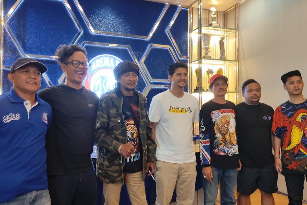 Aremania Jamu Perwakilan Suporter Persib Bandung di Kandang Singa