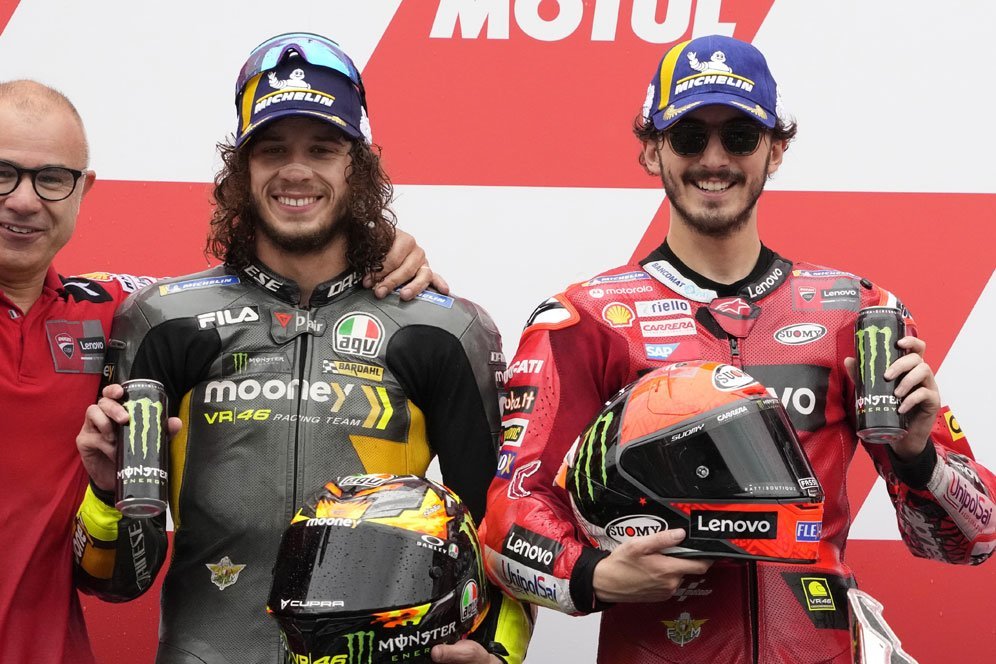 Rival dan Sahabat: Marco Bezzecchi Merasa Beruntung Dapat Bantuan dari Pecco Bagnaia