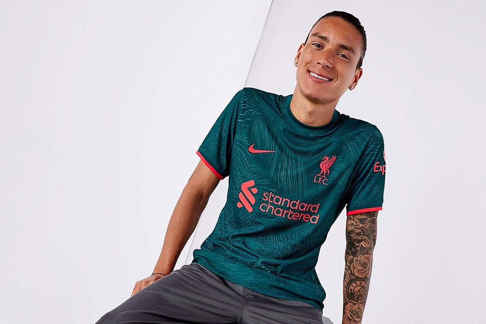 Liverpool Rilis Jersey Ketiga untuk Musim 2022/2023, Terinspirasi Tradisi Para Suporter