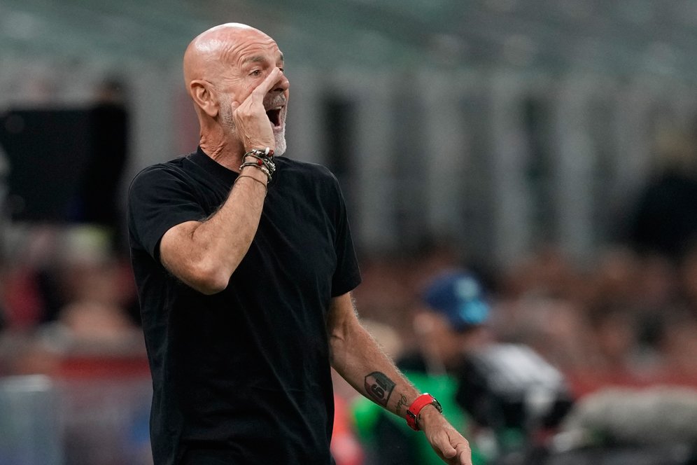 Milan Dipecundangi Napoli, Pioli: Mereka Bisa Cetak 4 Gol Lawan Liverpool