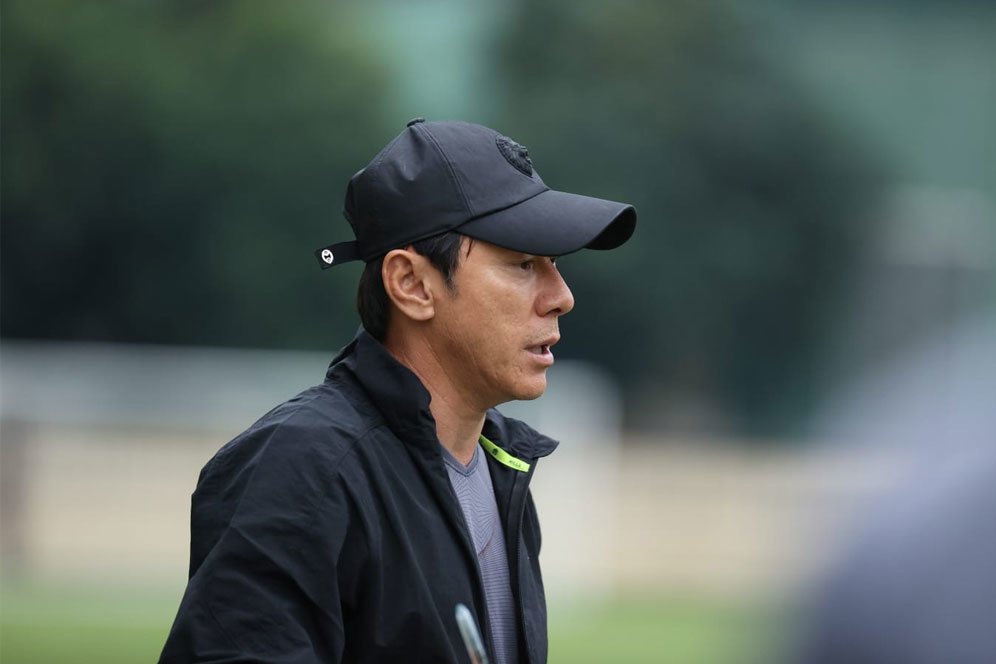 Ragam Ekspresi Shin Tae-yong Saksikan Timnas Indonesia U-20 vs Timor Leste: senyum Tipis Hingga Acungkan Jempol