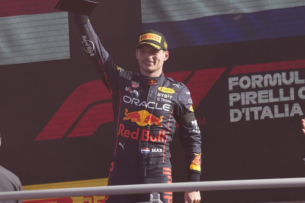 Diteriaki Tifosi Usai Menang di Monza, Max Verstappen: Bodo Amat, Dimaklumi Saja