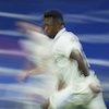 Edan! Jelang Derby Madrid, Fans Atletico Gantung Boneka Vinicius Jr di Jembatan