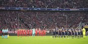 Banner Simpati untuk Para Korban Tragedi Kanjuruhan di Allianz Arena