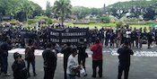 Tim Hukum Aremania Menggugat Tak Mau Pengusutan Tragedi Kanjuruhan Dikerucutkan ke 6 Tersangka Saja