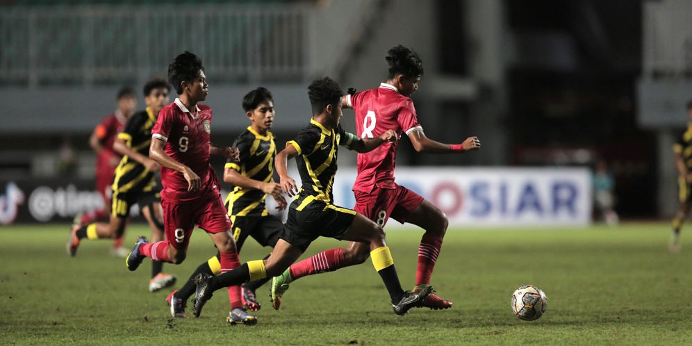 Momen-momen Menarik Indonesia U-17 Vs Malaysia: Pelatih Terjungkal ...