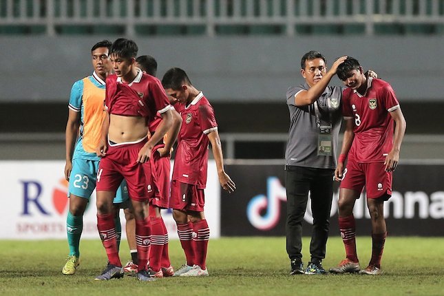 Ekspresi pemain Timnas Indonesia U-17 usai kalah dari Malaysia pada Kualifikasi Piala Asia U-17 2023 (c) Ikhwan Yanuar