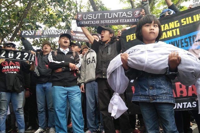 Dicopot Satu, Pasang Seribu! Aremania Bereaksi Soal Banyaknya Spanduk ...