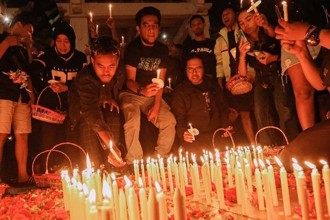 Aksi solidaritas untuk Tragedi Kanjuruhan yang digelar Persebaya dan Bonek di area Tugu Pahlawan Surabaya (c) Ofisial Persebaya