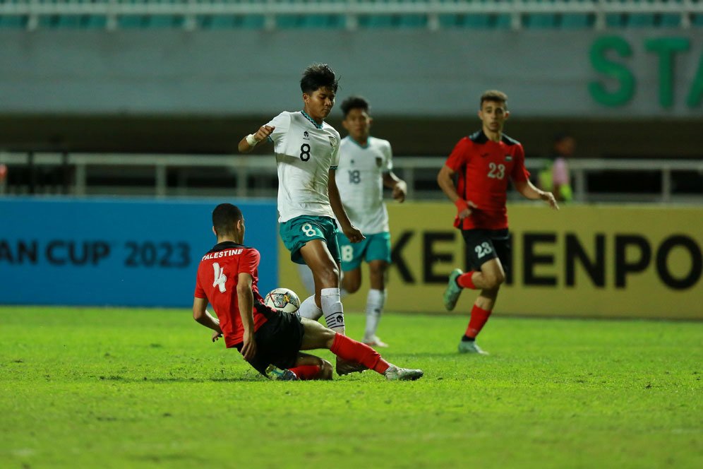 Indonesia U-17 Kalahkan Palestina, Netizen: Mestinya 2-1, Pindah Stadion Lain lah Indonesia U-17 Kalahkan Palestina, Netizen: Mestinya 2-1, Pindah Stadion Lain lah