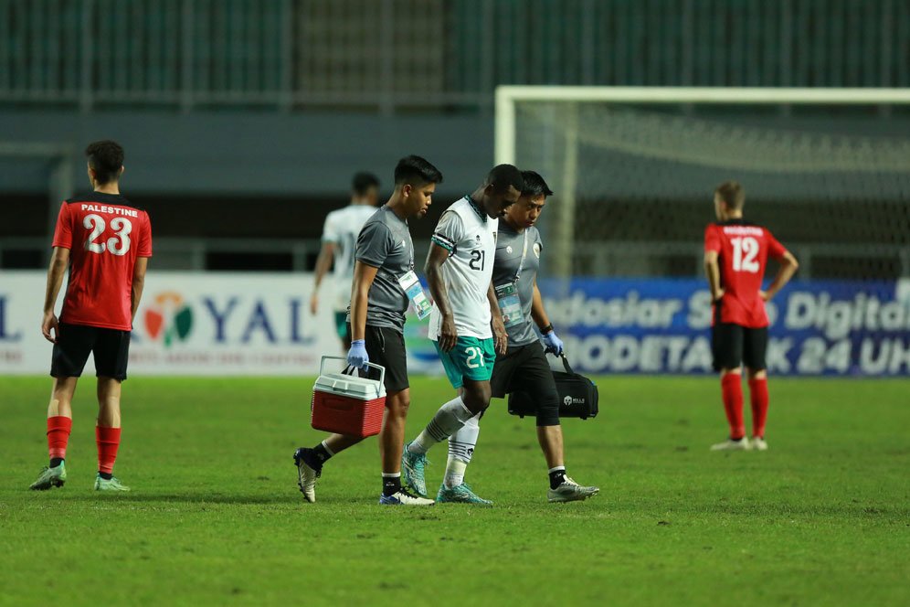Gawat! Iqbal Gwijangge Tak Bisa Perkuat Timnas Indonesia U-17 Lawan Malaysia Gawat! Iqbal Gwijangge Tak Bisa Perkuat Timnas Indonesia U-17 Lawan Malaysia