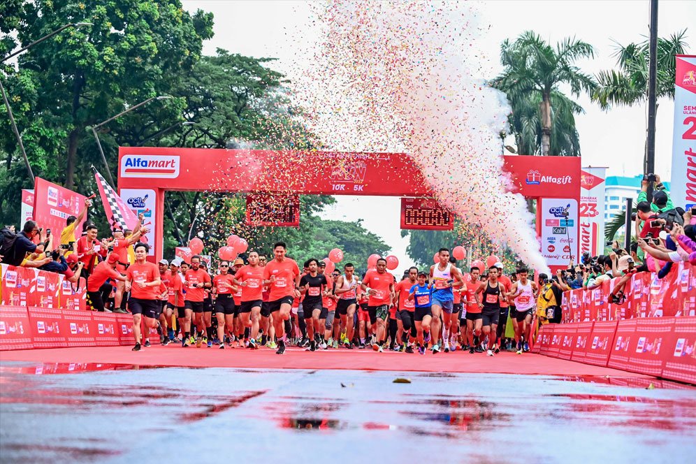 Sandiaga Uno Lepas 2.300 Peserta Lomba Lari Ramah Lingkungan