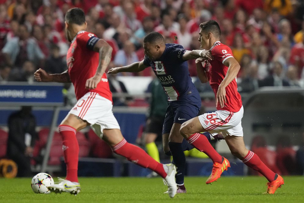 Benfica Menang Besar, Paksa PSG Lawan Tim Tangguh di 16 Besar!