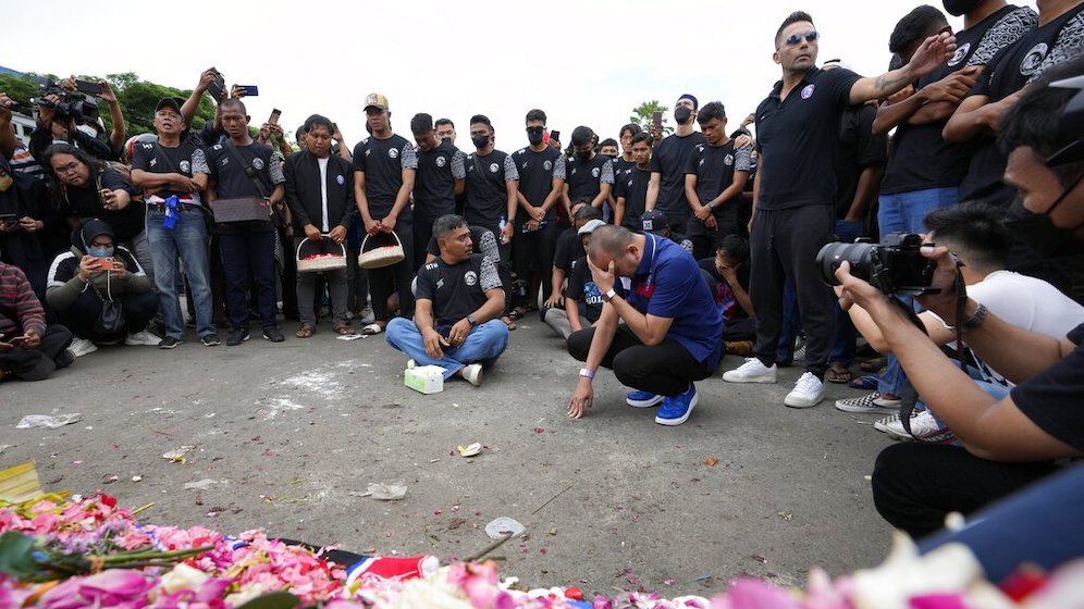 Tepikan Rivalitas, Bonek Gelar Doa Bersama untuk Korban Tragedi Kanjuruhan