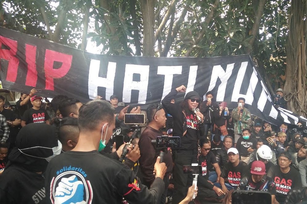 Tuntut Berkas Penyidikan Ditolak, Ratusan Aremania Geruduk Kantor Kejari Kota Malang