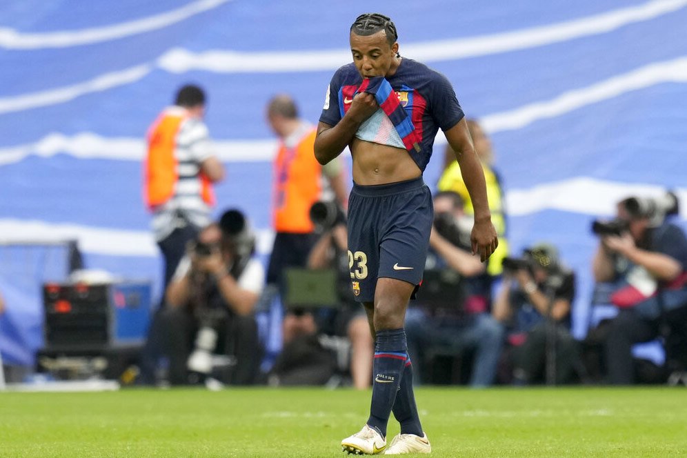Jules Kounde Cedera, Diganti di Tengah Laga Valencia vs Barcelona