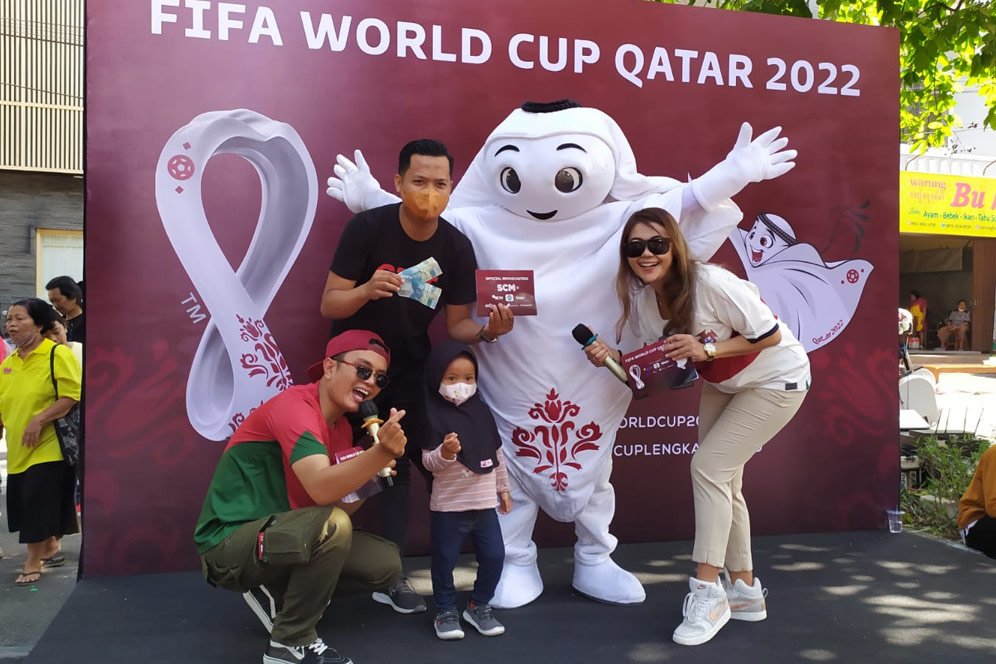 Maskot Piala Dunia 2022 La'eeb Semarakkan CFD Jl Slamet Riadi Solo