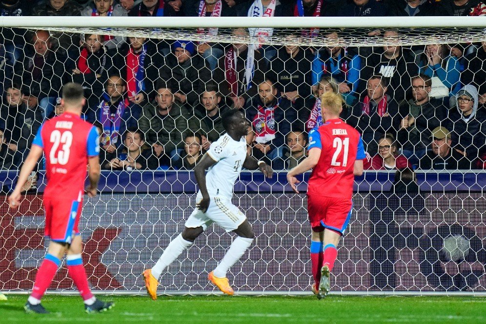 Hasil Viktoria Plzen vs Bayern Munchen: Skor 2-4 Hasil Viktoria Plzen vs Bayern Munchen: Skor 2-4