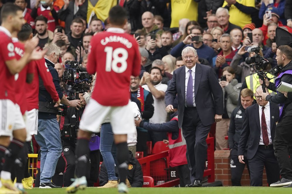 Cristiano Ronaldo dan David De Gea Dapat Trofi Khusus dari Sir Alex Ferguson, Dalam Rangka Apa Nih?