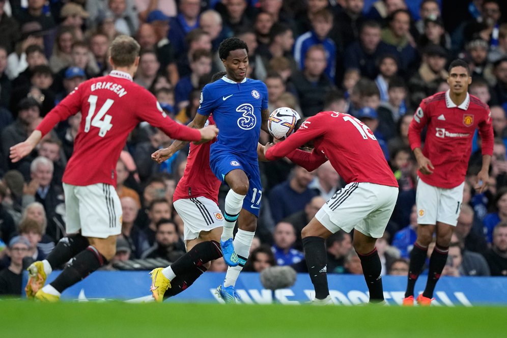 Lebih Nyaman Jadi Winger, Raheem Sterling Tetap Legawa Belajar Jadi Wing Back di Chelsea